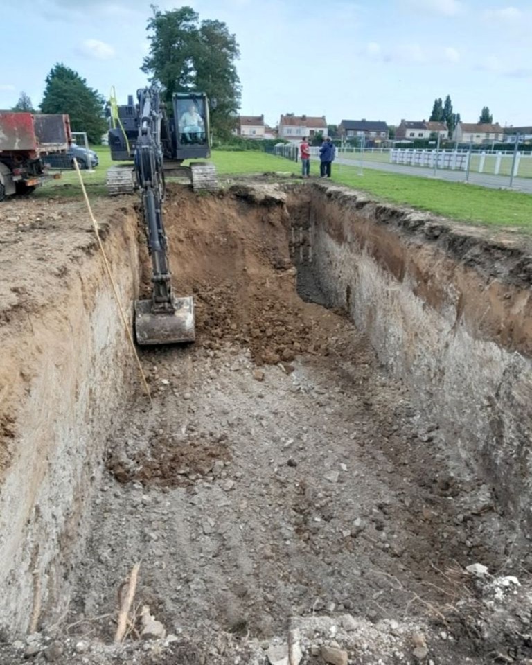 Installation d’une cuve béton enterrée de 10000L pour récupérer l’eau de pluie à Mons-En-Barœul (Nord).
